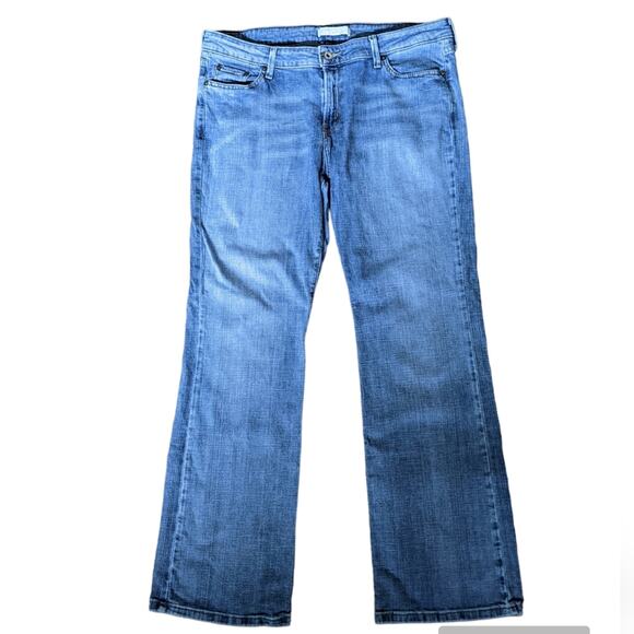 Levi's Women's Low Boot Cut 545 Jeans - Picture 2 of 8